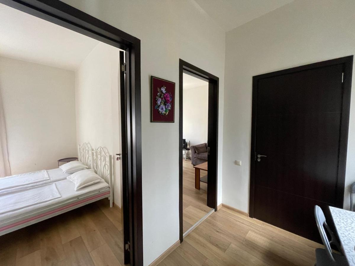 Apartment In The City Center - Old บาทูมิ ภายนอก รูปภาพ